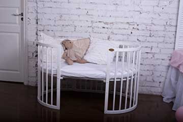 ComfortBaby ovales Kinderbett Babybett 7 in 1 – Sprossen zum Rausnehmen